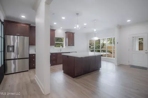 Kitchen - 79325 E Diamondhead Dr, Diamondhead, MS 39525 photo 1 of 4