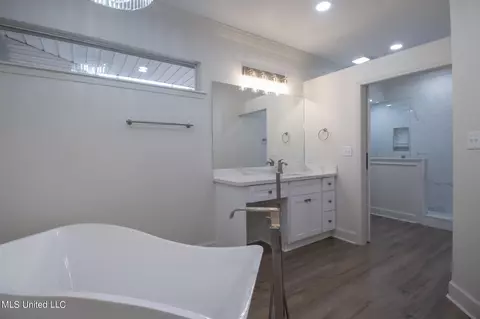 Bath - 79325 E Diamondhead Dr, Diamondhead, MS 39525 photo 3 of 5