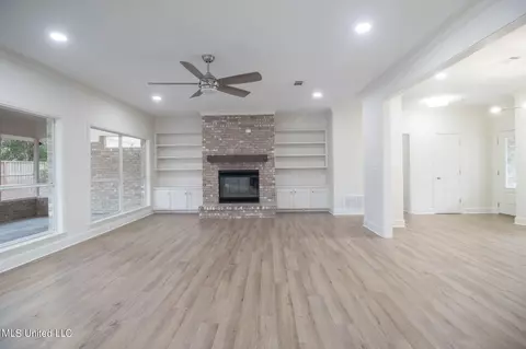 Living - 79325 E Diamondhead Dr, Diamondhead, MS 39525 photo 1 of 3