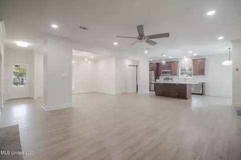 Living - 79325 E Diamondhead Dr, Diamondhead, MS 39525 photo 2 of 3