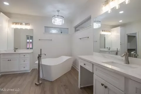 Bath - 79325 E Diamondhead Dr, Diamondhead, MS 39525 photo 2 of 5