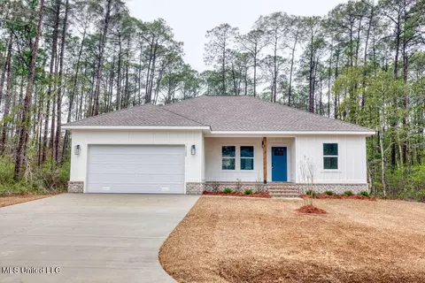 1125 Oak St, Ocean Springs, MS 39564