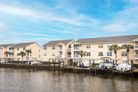 2421 Beachview Dr #F16, Ocean Springs, MS 39564