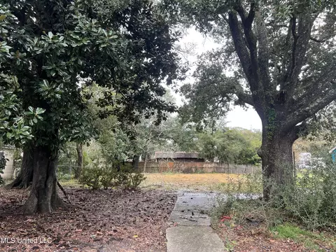 284 Dewey Cir, Biloxi, MS 39531