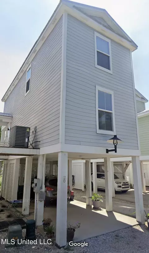 215 E 2nd St #20, Pass Christian, MS 39571