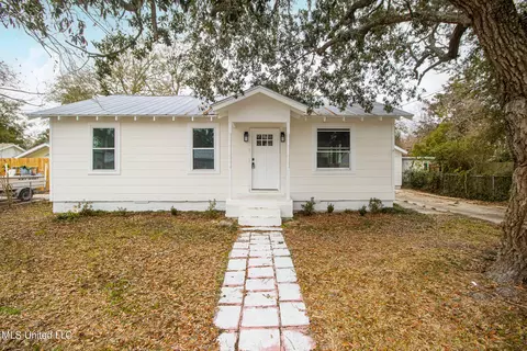 120 Oak Gardens Ave, Long Beach, MS 39560