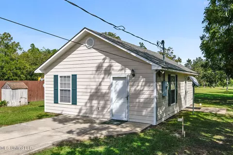 27178 D V Moran Rd, Pass Christian, MS 39571
