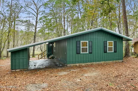 7421 Fish Hawk Rd, Gautier, MS 39553