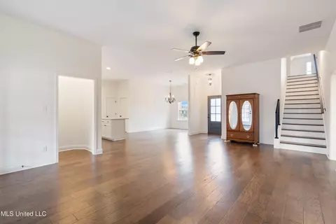 Living - 711 Beckett Cv, Hernando, MS 38632 photo 3 of 4