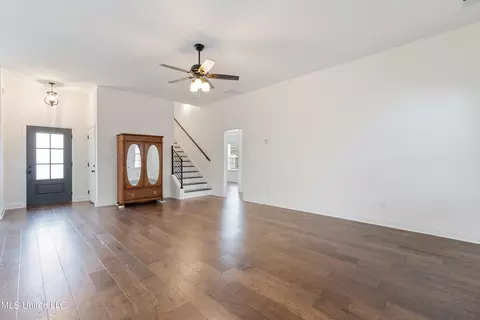Living - 711 Beckett Cv, Hernando, MS 38632 photo 4 of 4
