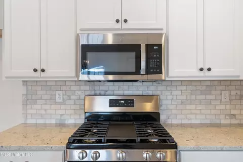 Kitchen - 711 Beckett Cv, Hernando, MS 38632 photo 6 of 6