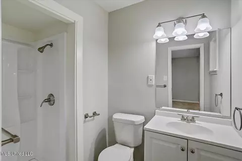 Bath - 3326 Ramona St, Jackson, MS 39212 photo 3 of 4