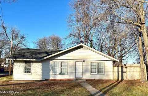 102 S Second Ave, Cleveland, MS 38732