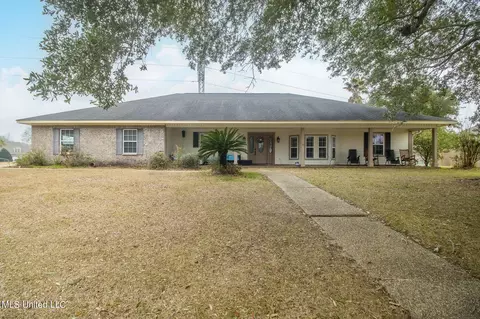 3556 N River Ridge Dr, Biloxi, MS 39532