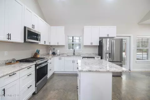 24 Tall Pine Dr, Wiggins, MS 39577 photo 6