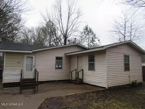 301 Armstrong St # B, Batesville, MS 38606