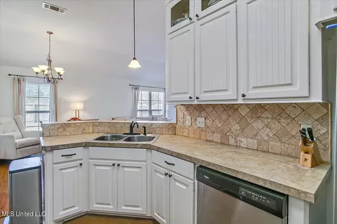 363 Austin Cir, Brandon, MS 39047 photo 10