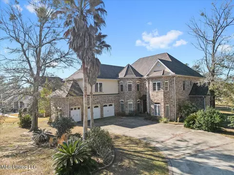 7525 Cherry Hill Dr, Diamondhead, MS 39525
