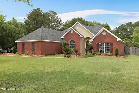 109 Foxton Dr, Raymond, MS 39154