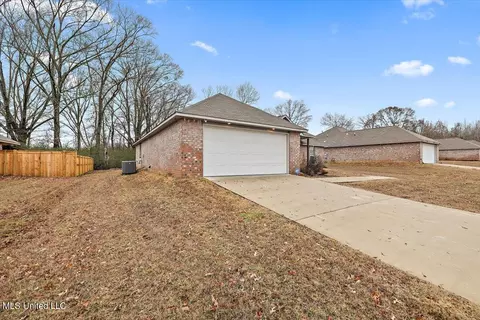 118 Archer Way, Byram, MS 39272 photo 2