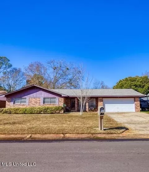 831 Lakewood Pl, Biloxi, MS 39532