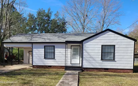 321 Moody St, Picayune, MS 39466