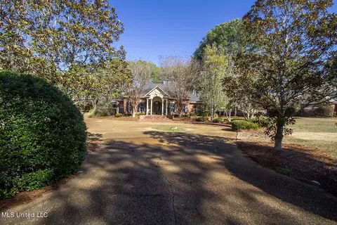111 Shadia Dr, Clinton, MS 39056 photo 2