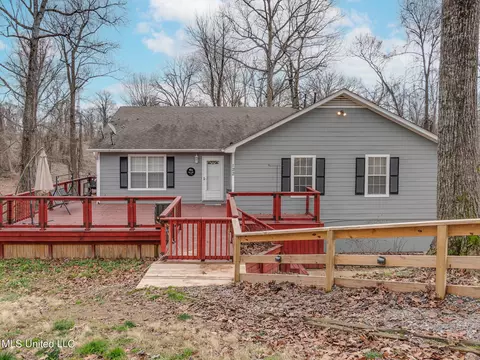 122 Blue Lake Cv, Lake Cormorant, MS 38641