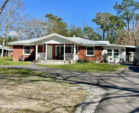 12204 Oaklawn Rd, Biloxi, MS 39532