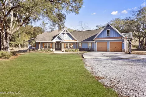 19319 N Park Ridge Dr, Moss Point, MS 39562