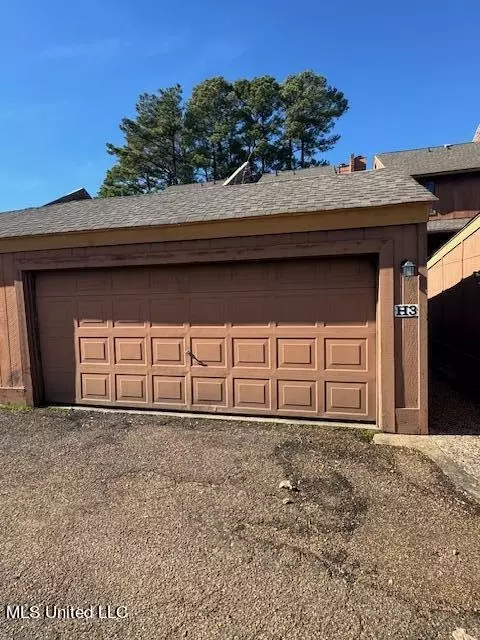 1255 E County Line Rd #H3, Jackson, MS 39211