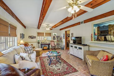 Living - 5247 Meadow Oaks Park Dr, Jackson, MS 39211 photo 11 of 11