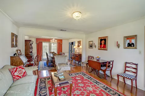 Living - 5247 Meadow Oaks Park Dr, Jackson, MS 39211 photo 1 of 11