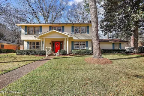 5247 Meadow Oaks Park Dr, Jackson, MS 39211