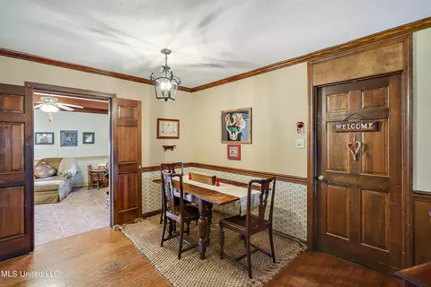 Dining - 5247 Meadow Oaks Park Dr, Jackson, MS 39211 photo 3 of 3