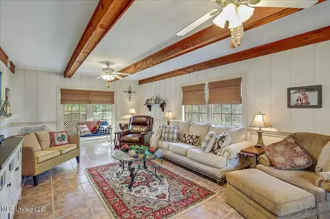 Living - 5247 Meadow Oaks Park Dr, Jackson, MS 39211 photo 9 of 11