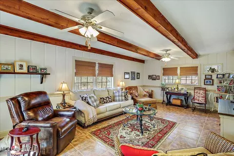 Living - 5247 Meadow Oaks Park Dr, Jackson, MS 39211 photo 10 of 11