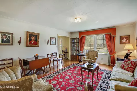 Living - 5247 Meadow Oaks Park Dr, Jackson, MS 39211 photo 2 of 11