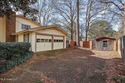 Exterior - 5247 Meadow Oaks Park Dr, Jackson, MS 39211 photo 6 of 7