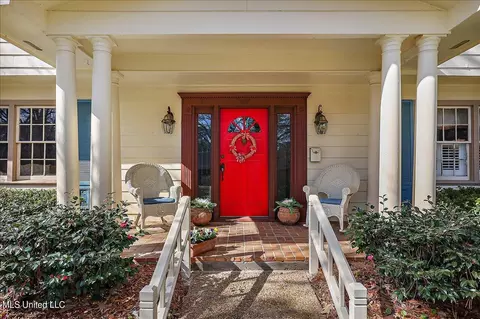 Exterior - 5247 Meadow Oaks Park Dr, Jackson, MS 39211 photo 2 of 7