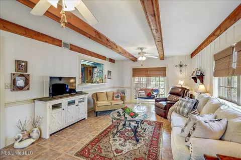 Living - 5247 Meadow Oaks Park Dr, Jackson, MS 39211 photo 6 of 11
