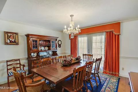 Dining - 5247 Meadow Oaks Park Dr, Jackson, MS 39211 photo 2 of 3