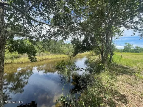 6408 Belle Fontaine Dr, Ocean Springs, MS 39564