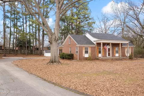 208 E Gilmore St, Senatobia, MS 38668 photo 3