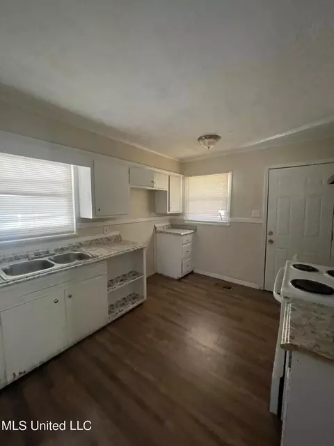 3036 Oak Forest Dr, Jackson, MS 39212 photo 3