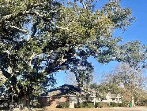 177 16th St, Gulfport, MS 39507
