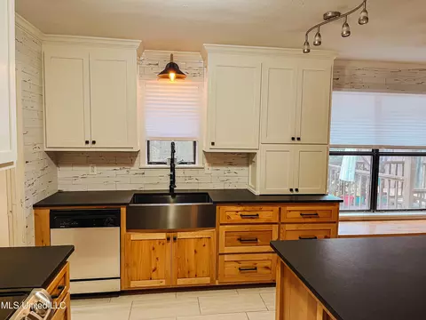 Kitchen - 114 Holton Dr, Lucedale, MS 39452 photo 4 of 6