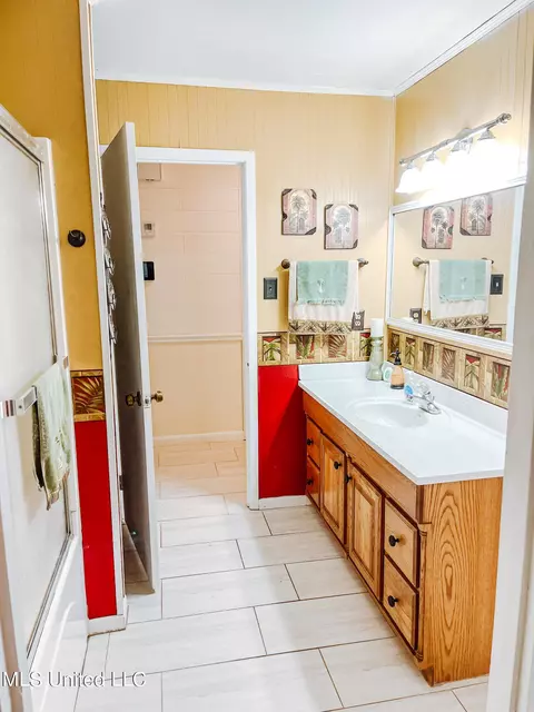 Bath - 114 Holton Dr, Lucedale, MS 39452 photo 1 of 2