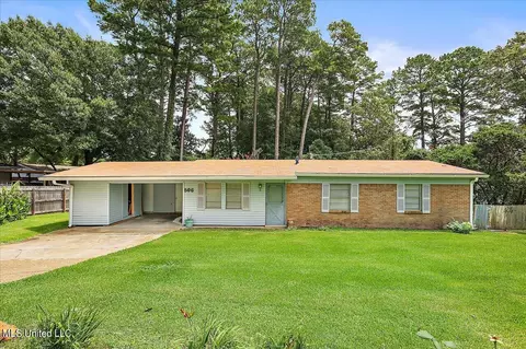 506 W Lakeview Dr, Clinton, MS 39056