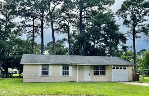 15 Cottonwood Ct, D'iberville, MS 39540